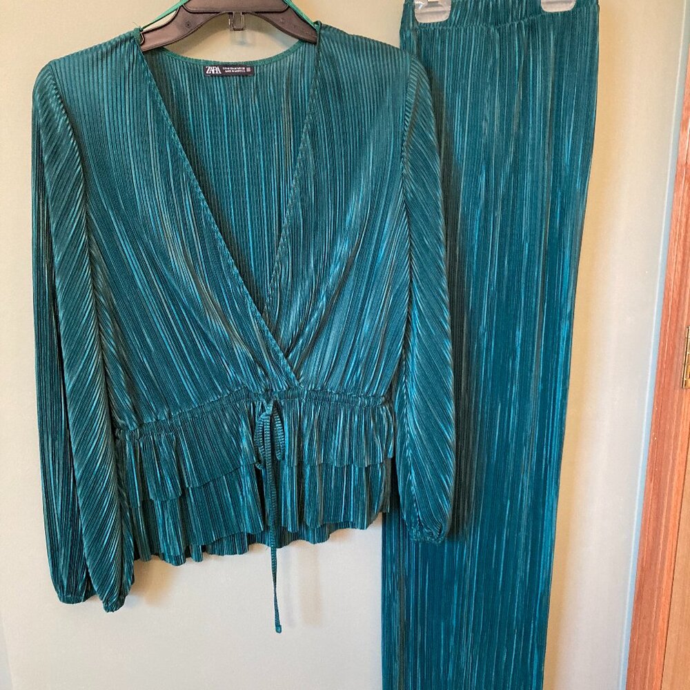 Zara 2 Piece Set:  Dark Green Pleated Blouse & Wide Leg Pants   **M Top L Pant